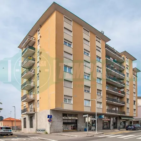 Camera Singola Con Divano Letto Una Piazza E Mezza E Postazione Lavoro In In Condivisione 招待所 *